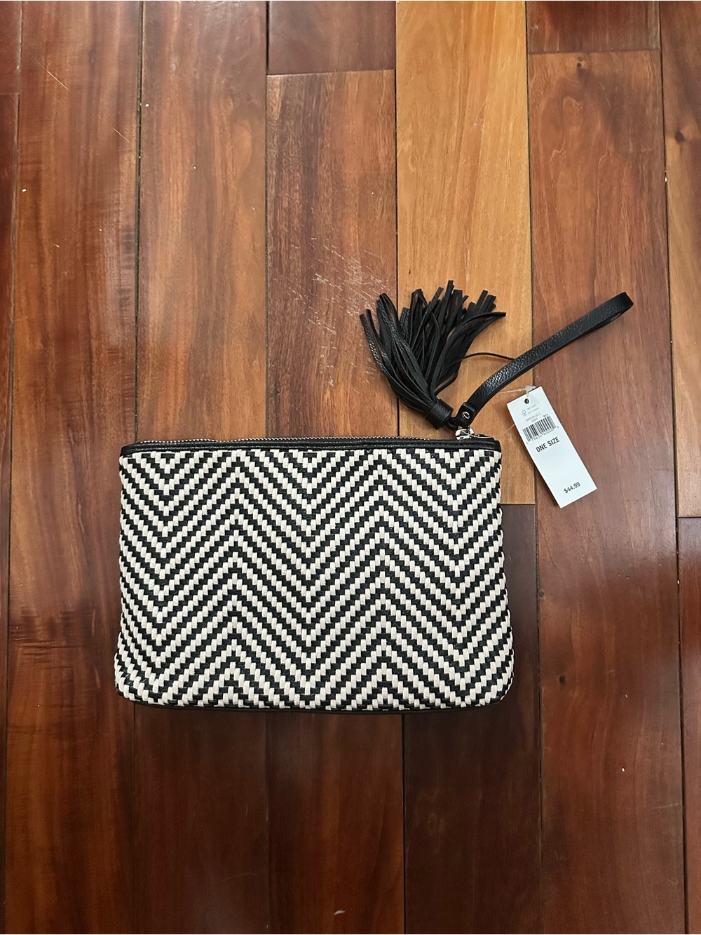 NWT. Banana Republic Factory. Black & White Woven Chevron Wristlet Clutch